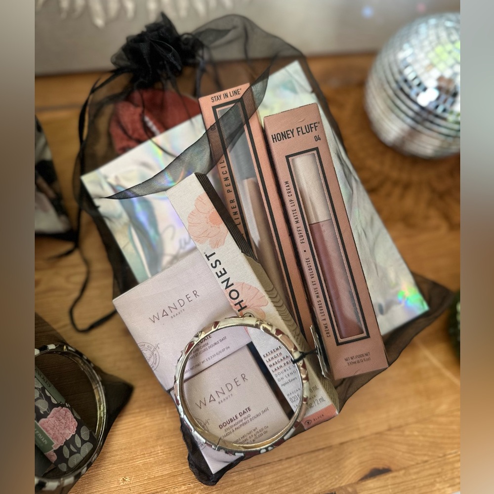 📦GIFT BUNDLE📦 - Picture 3 of 5
